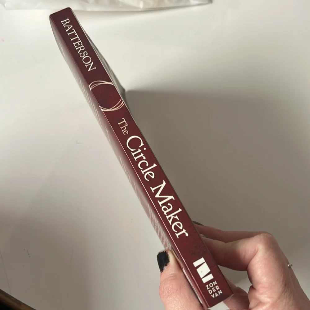 Paperback book : The Circle Maker by Mark Batterson best seller prayer circles